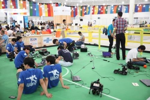 رقابت بیش از 400 تیم در مسابقات ربوکاپ آزاد ایران